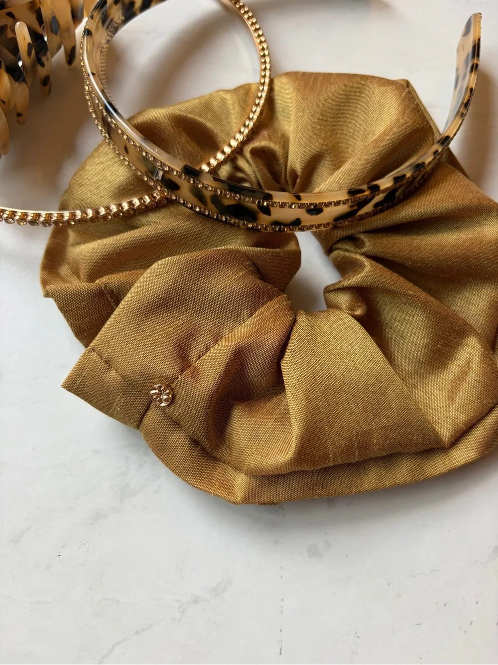 NWT Anthropologie Violet & Brooks Everyday Essentials Hair Accessory Gift Box